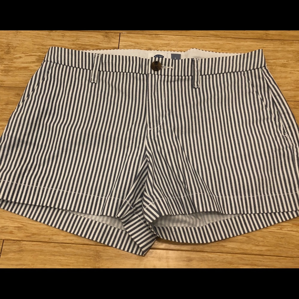 Old navy gently worn shorts!
